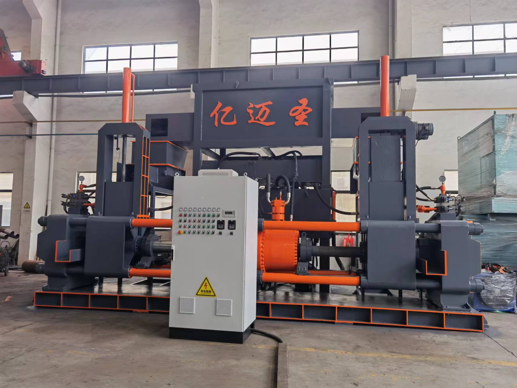 What materials can hydraulic gantry shears cut?